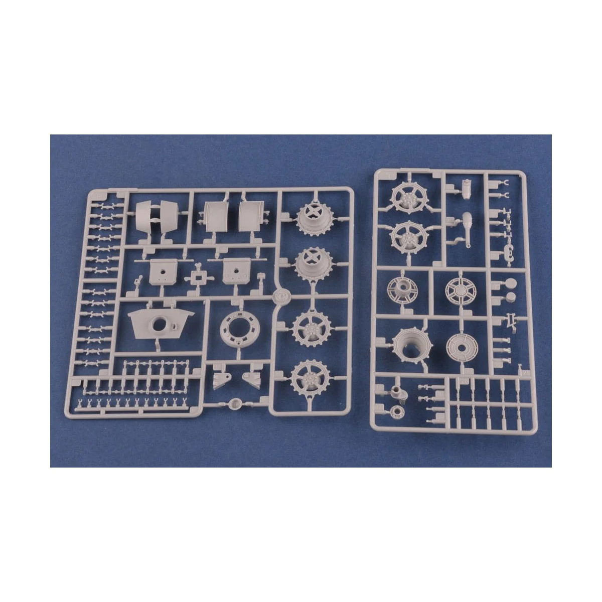 Pz.Kpfw.VI Sd.Kfz.181 Tiger II(Henschel, 1/35 - Hobby Boss 84533