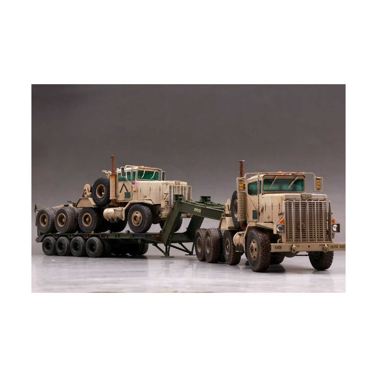 M911 C-HET w/m747 Heavy Equipment Semi- Trailer, 1/35 - Hobby Boss ...