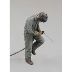 Man using electric welder-no.1, 1/35 - Royal Model RM683 2