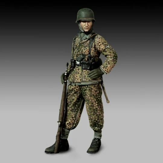German soldier with rifle, 1/48 - Royal Model RM922