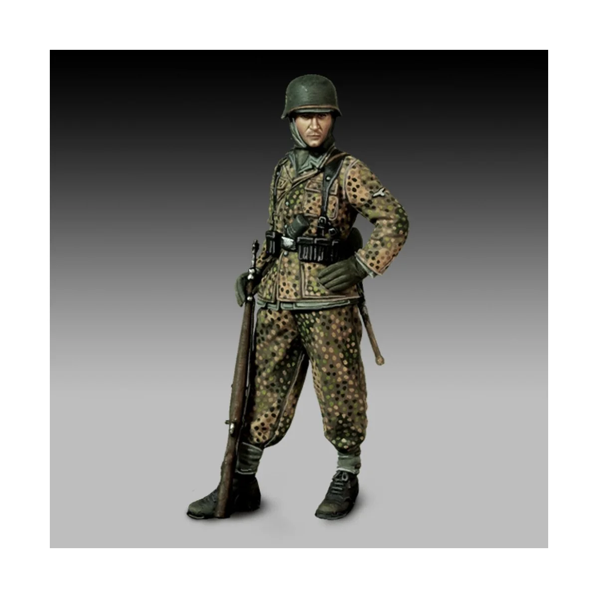 German soldier with rifle, 1/48 - Royal Model RM922