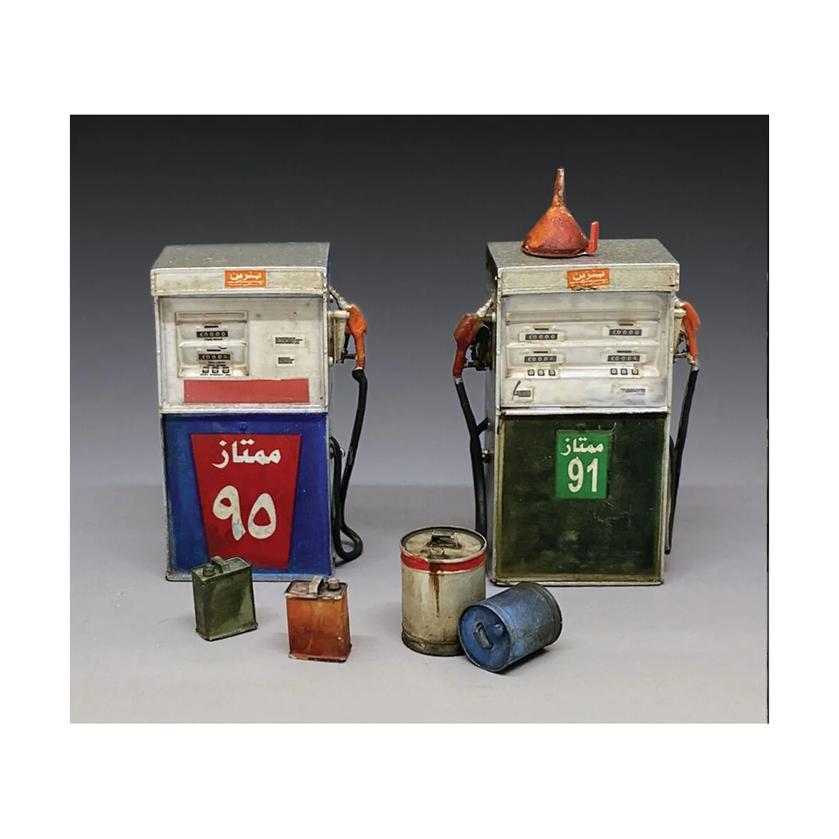 Modern Gas pumps Mid Orient, 1/35 - Royal Model RM924