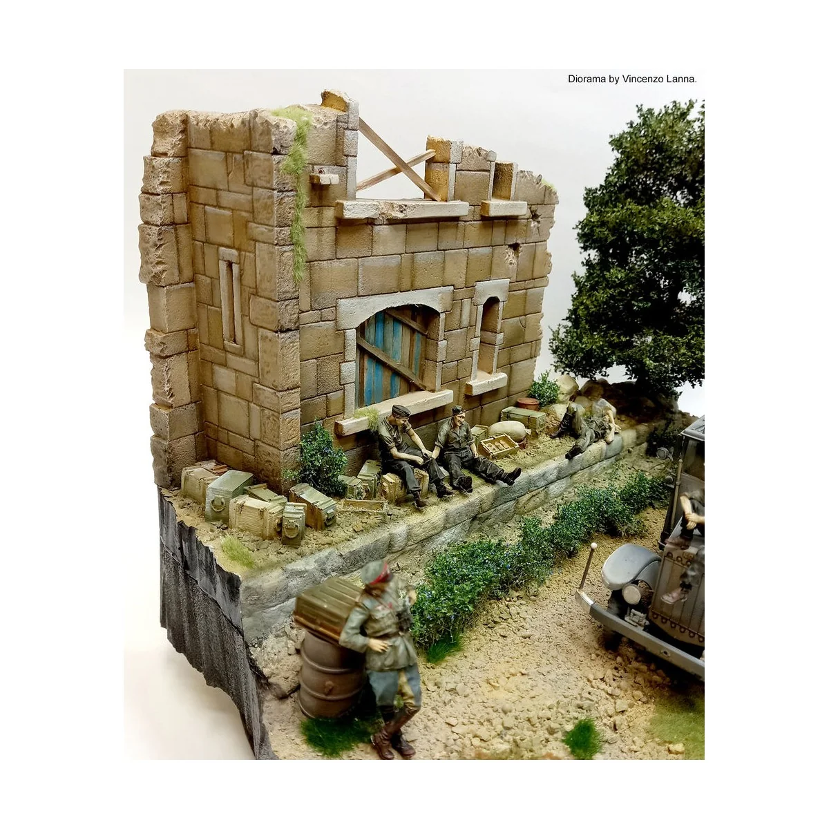 Ruined building section, 1/35 - Royal Model RM927