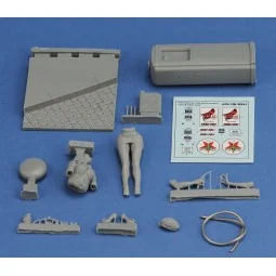 Pin-up at the gas pump, 1/35 - Royal Model RM929