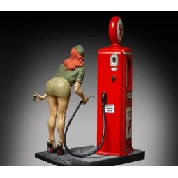 Pin-up at the gas pump, 1/35 - Royal Model RM929 2