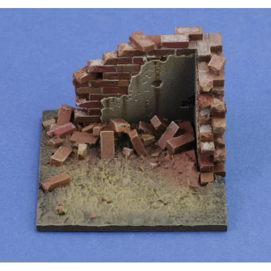 Base with ruined wall 'cm4x4' No.10, 1/35 - Royal Model RM941