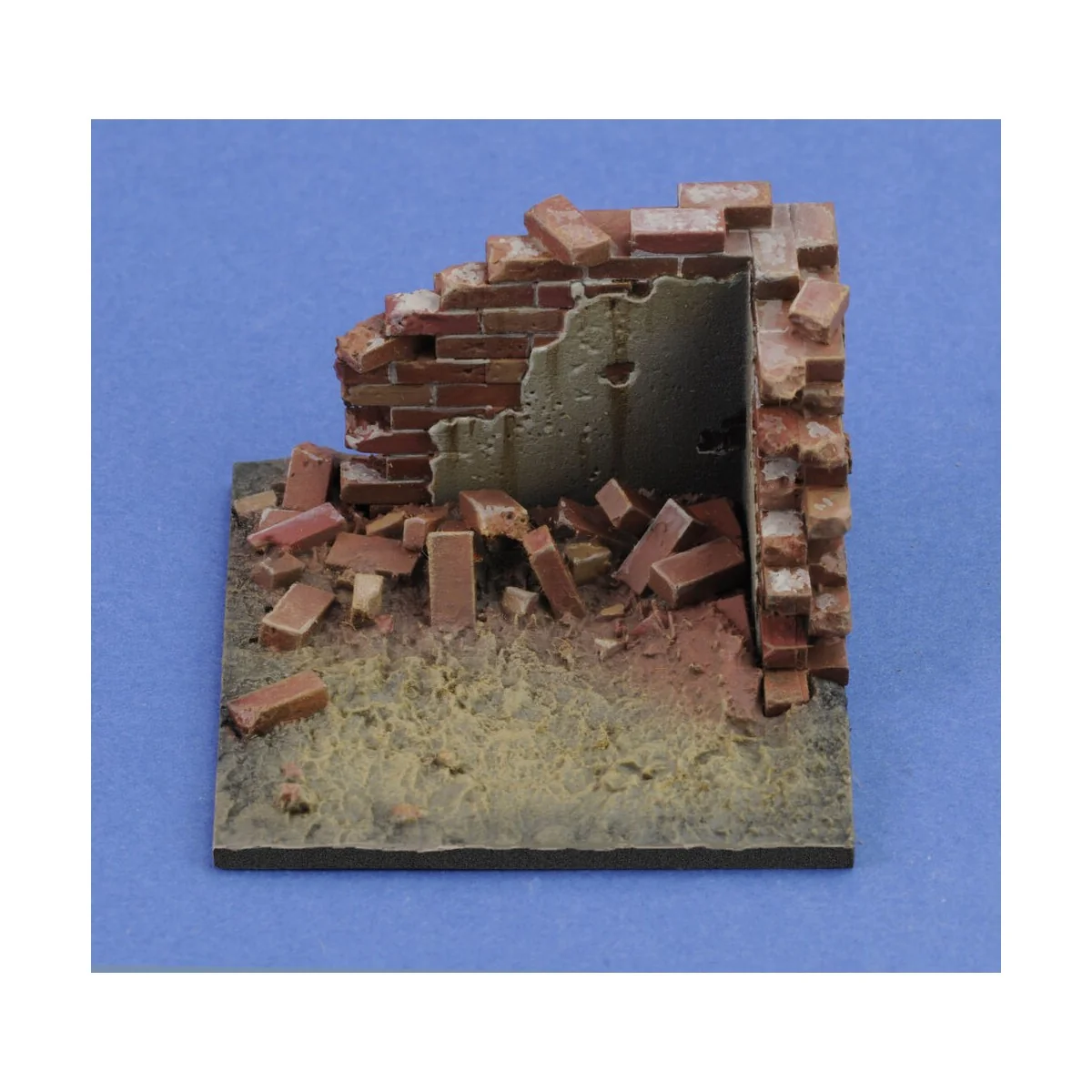 Base with ruined wall 'cm4x4' No.10, 1/35 - Royal Model RM941