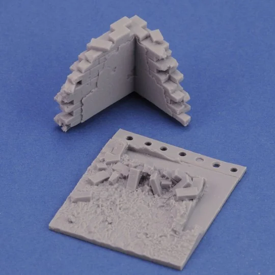 Base with ruined wall 'cm4x4' No.10, 1/35 - Royal Model RM941