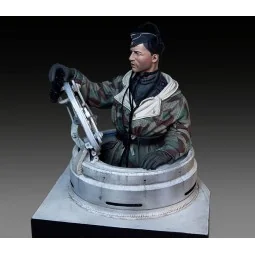 German tanker in winter dress with Tiger I Early cupola, 1/35 - Roy...