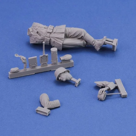 German soldier eating - WWII (75 mm) - Royal Model RM958