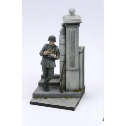 German soldier eating - WWII (75 mm) - Royal Model RM958 2