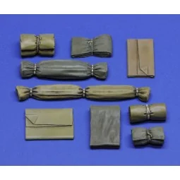 Tentpacks and bedrolls part 2, 1/16 - Royal Model RM1063