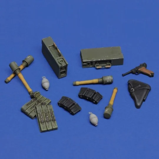 German infantry accessories - WWII, 1/16 - Royal Model RM1065