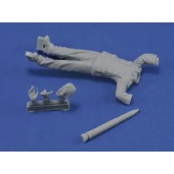 German soldier loading ammo, 1/35 - Royal Model RM1120 2