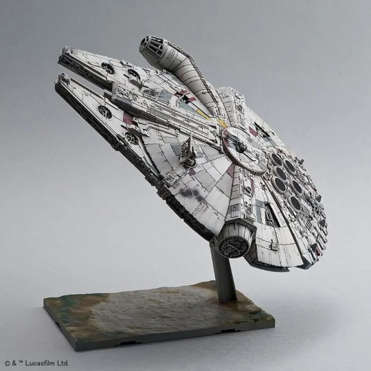 Bandai Millennium Falcon, 1/144 - Revell 1211