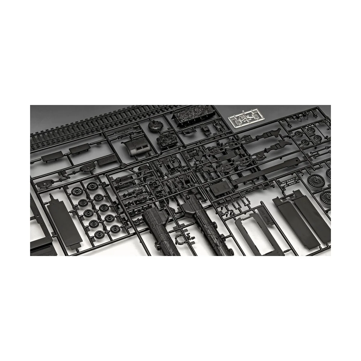 Schnellzuglokomotive BR03, 1/87 - Revell 2166