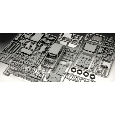 35 Years VW Golf GTI Pirelli, 1/24 - Revell 05694