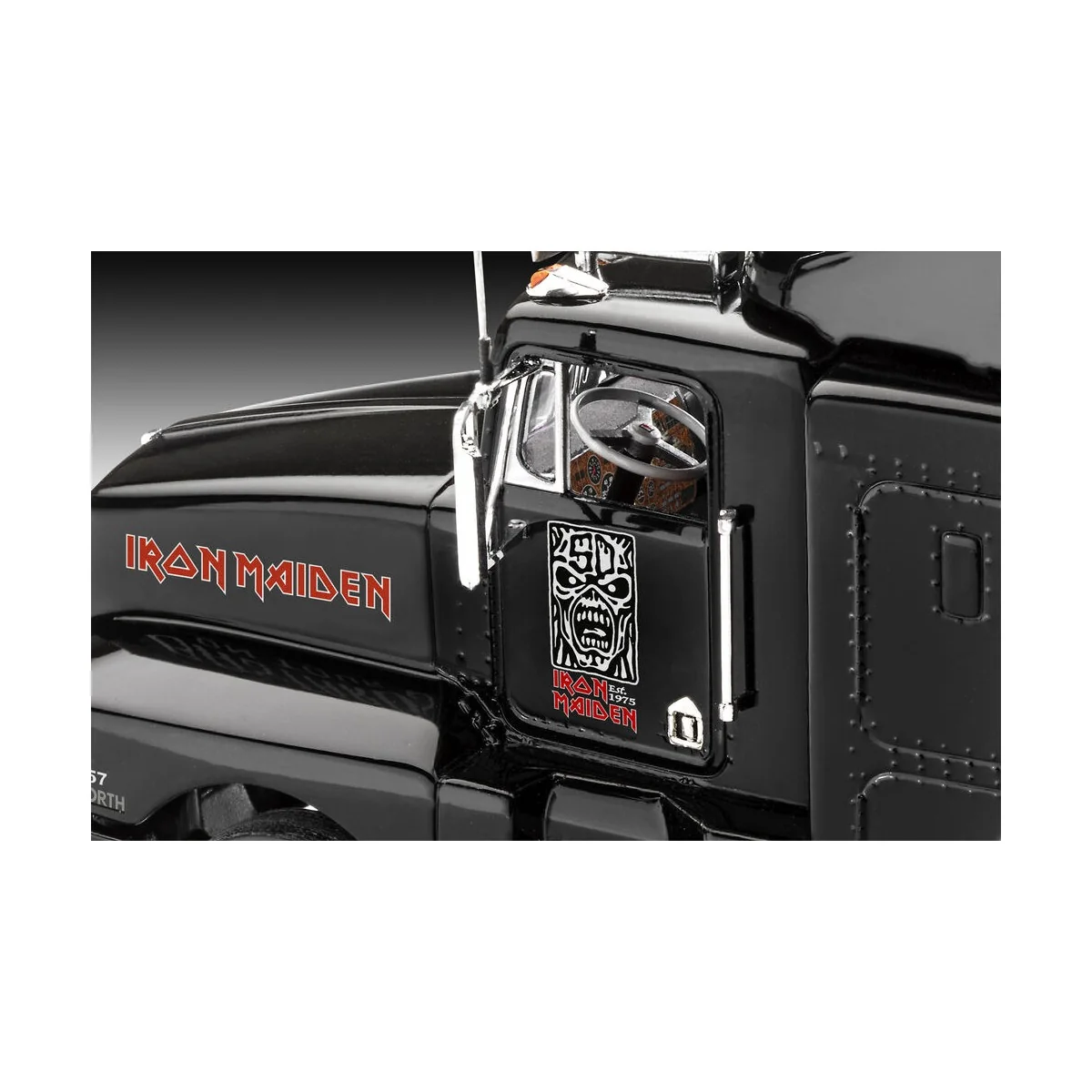 Tour Truck Iron Maiden (50th Anniversary), 1/32 - Revell 07740