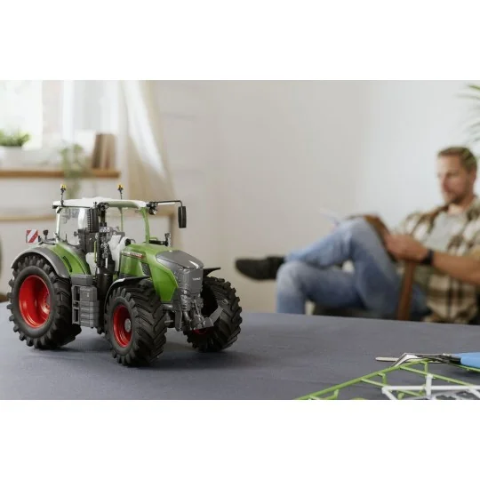 Fendt 728 Vario, 1/20 - Revell 07827