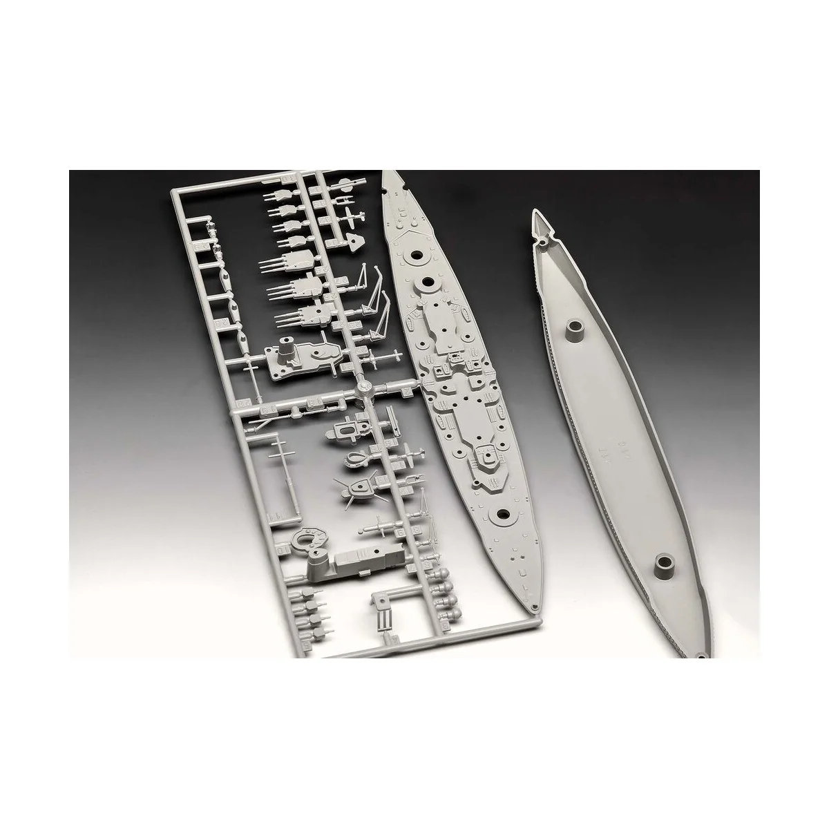 Starter Kit Battleship Gneisenau, 1/1200 - Revell 75181