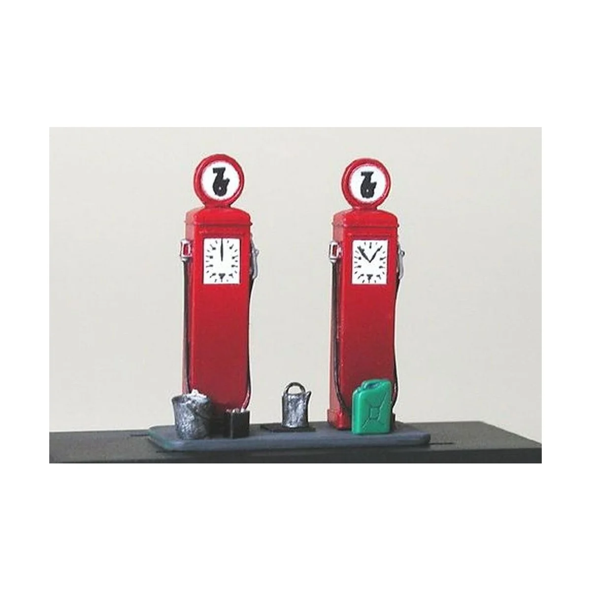 Petrol pump y 1925-50, 1/87 - Hauler HLR87162