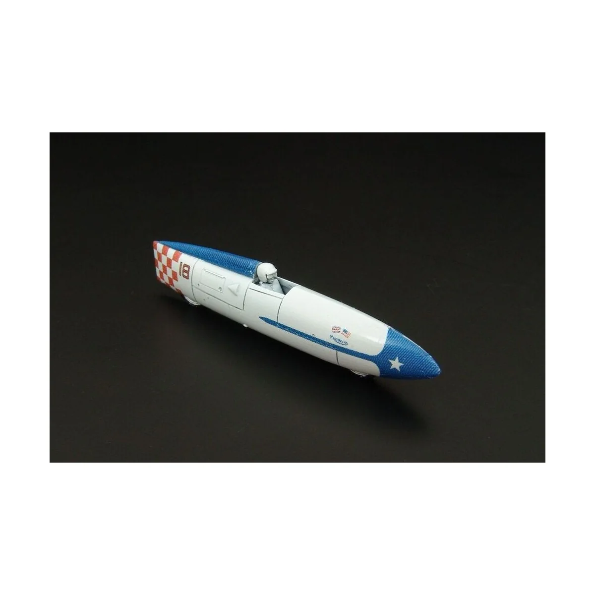 Triumph Streamliner, 1/87 - Hauler HLR87176