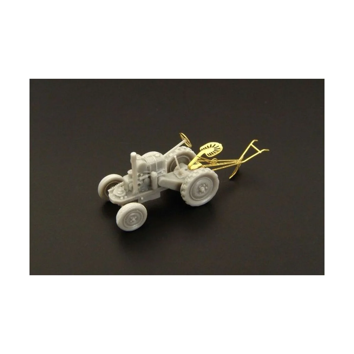 Tractor Svoboda with plow year1937, 1/120 - Hauler HTT120057