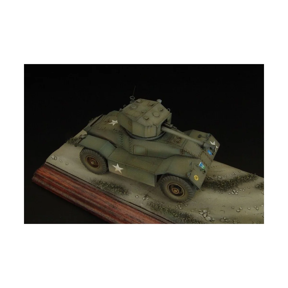 AEC Mk III armored vehicle, 1/72 - Hauler HLP72023