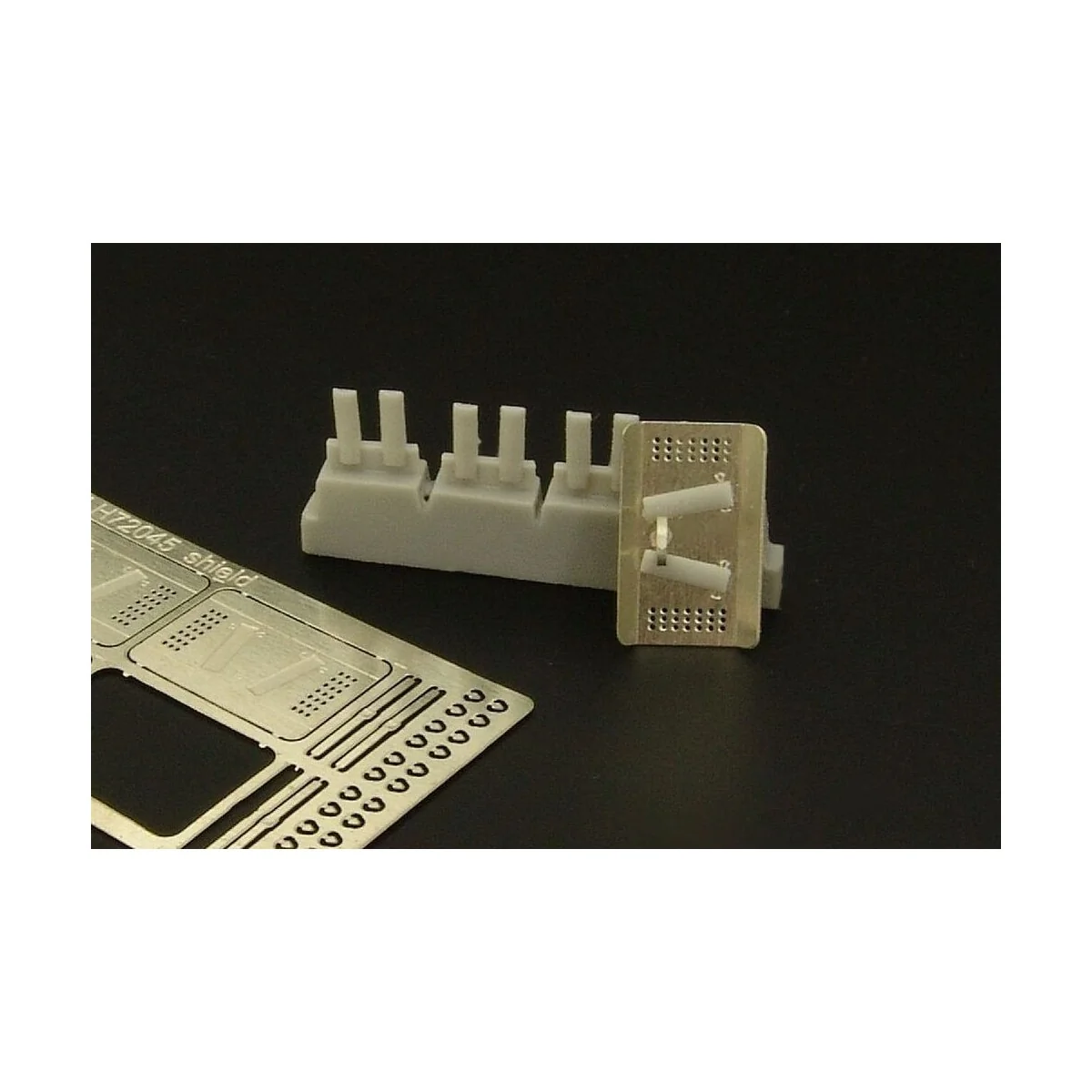Ukraine police shield (4pcs), 1/72 - Hauler HLH72045