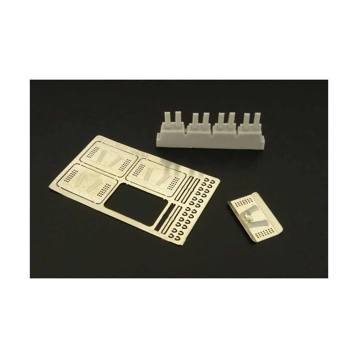 Ukraine police shield (4pcs), 1/72 - Hauler HLH72045