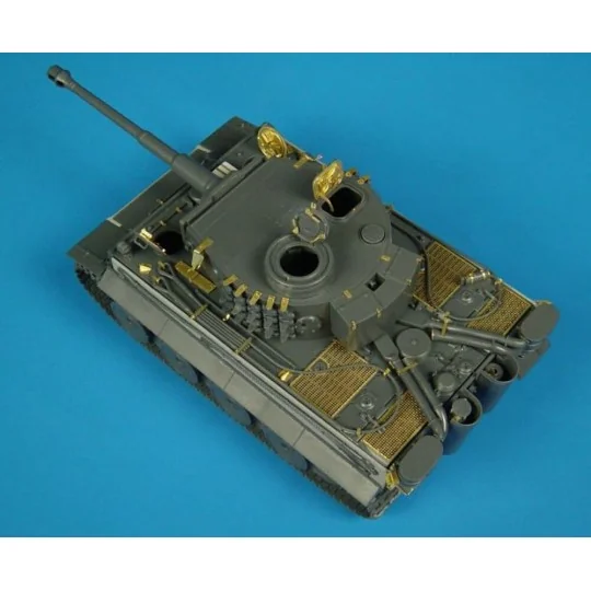 TIGER I ausf E, 1/48 - Hauler HLX48007