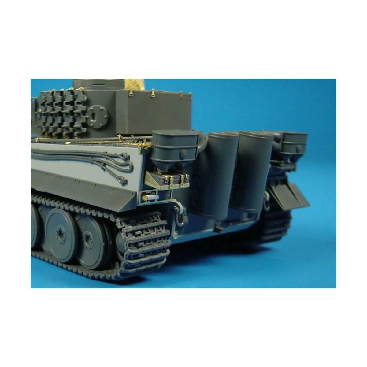 TIGER I ausf E, 1/48 - Hauler HLX48007