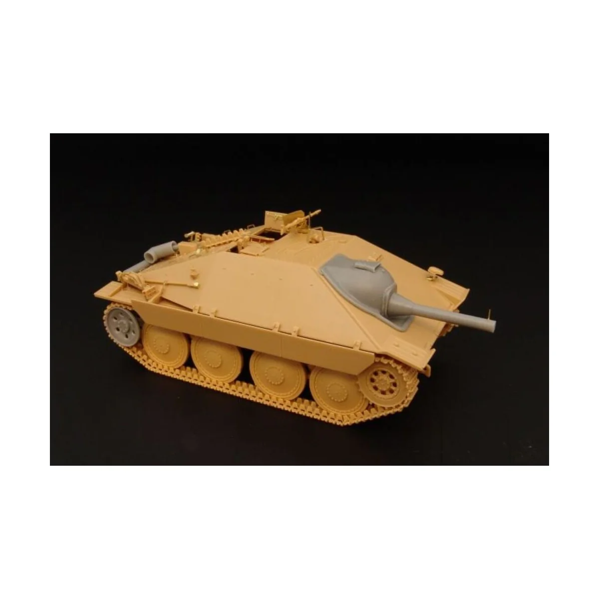 Flammpanzer 38(t) Hetzer, 1/48 - Hauler HLX48219