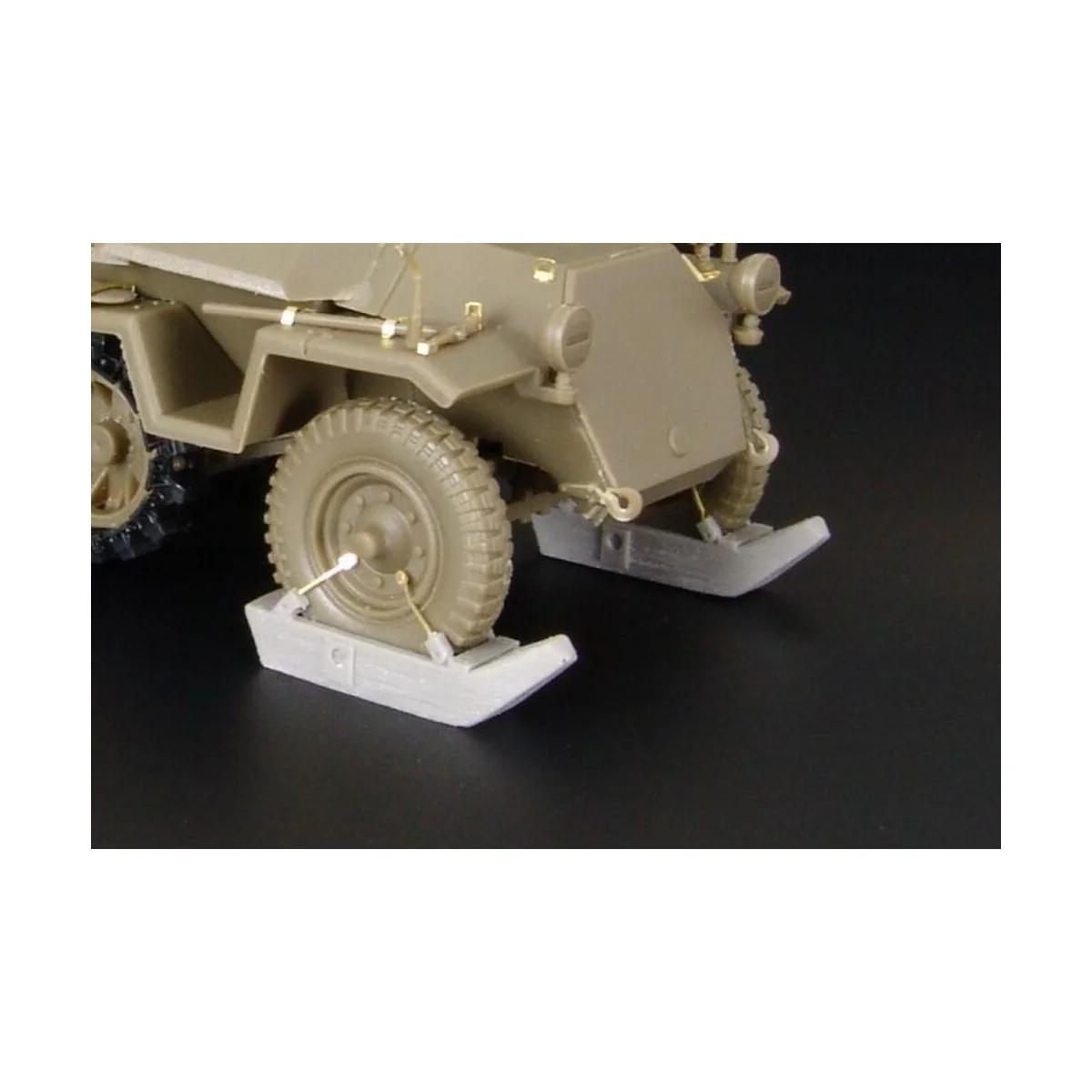 Sd Kfz 250-251 front wheels SKI, 1/48 - Hauler HLX48281