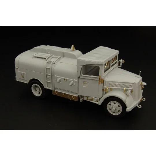 Opel Blitz Tankwagen, 1/48 - Hauler HLX48308