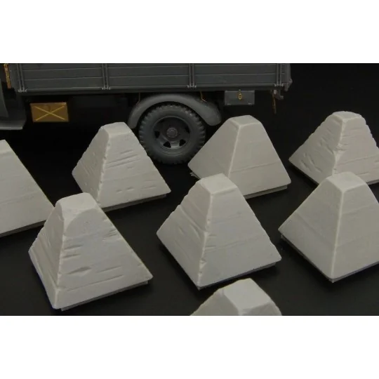 Dragon’s Teeth tank traps, 1/48 - Hauler HLX48367
