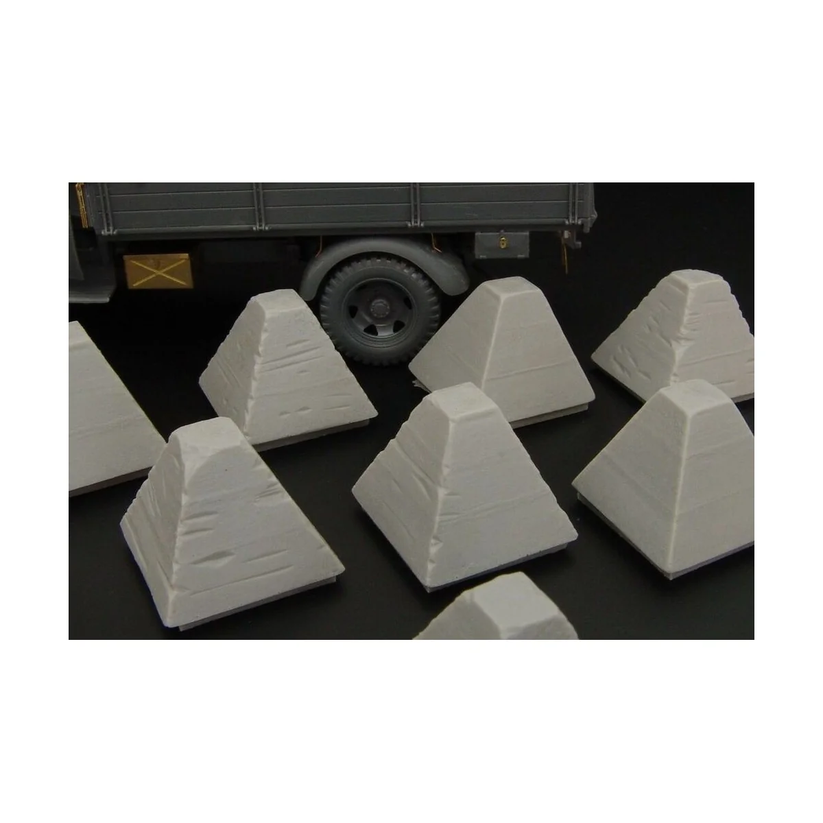 Dragon’s Teeth tank traps, 1/48 - Hauler HLX48367