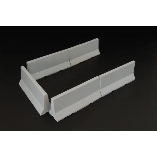 Modern concrete road barriers, 1/48 - Hauler HLF48009