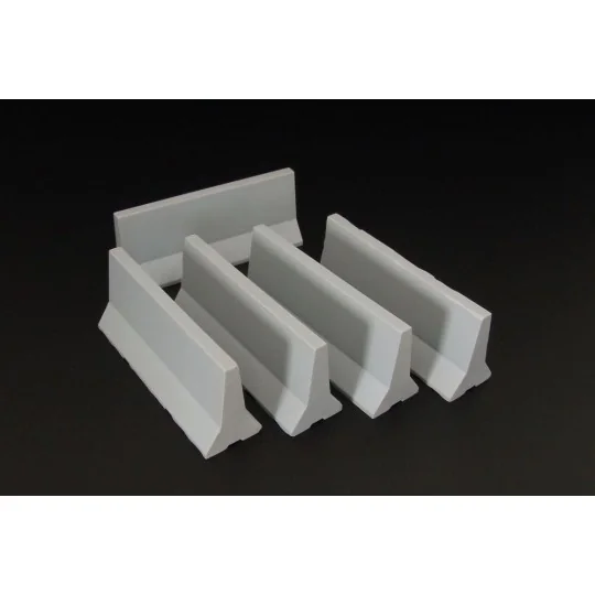 Modern concrete road barriers, 1/48 - Hauler HLF48009