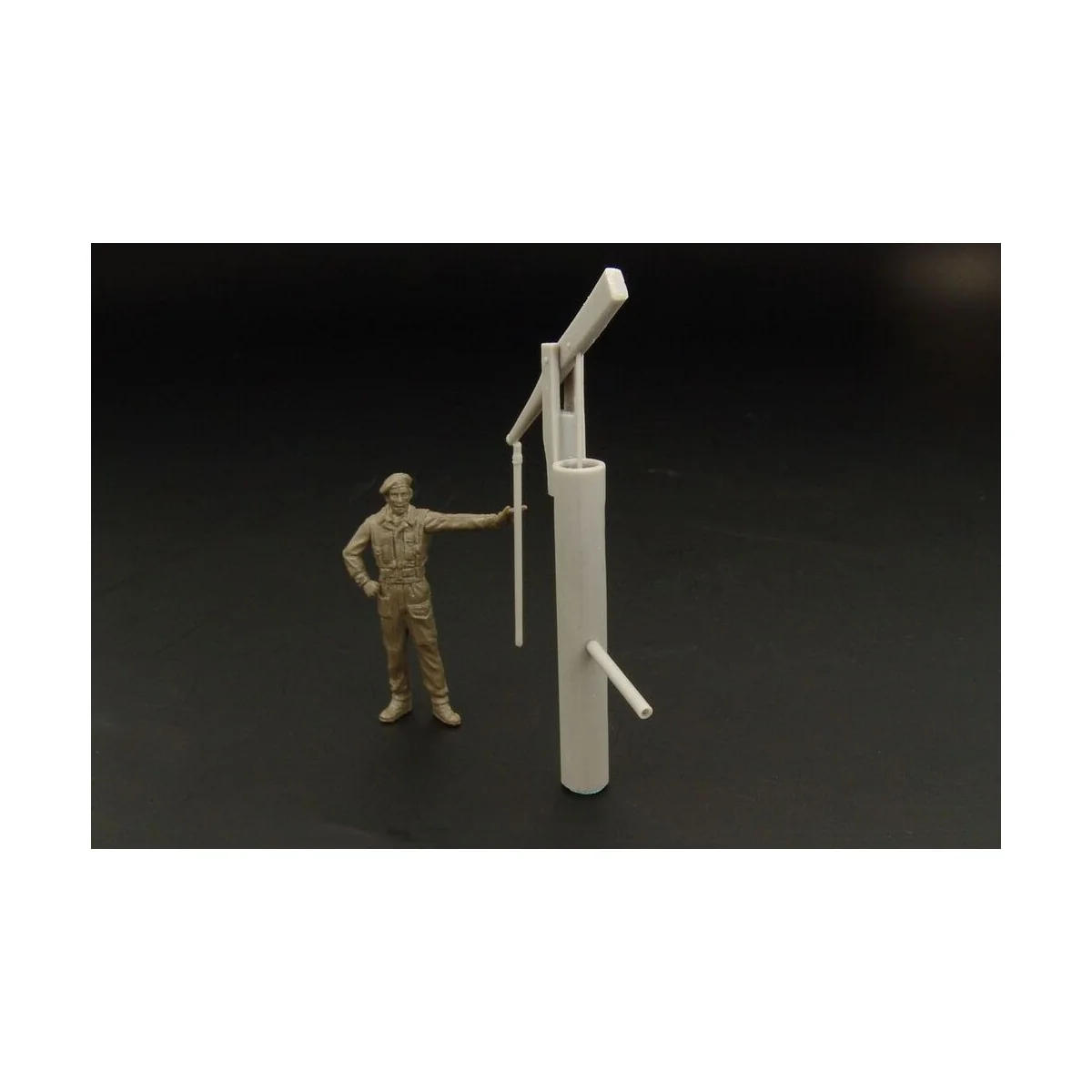 Rustic style water pump, 1/48 - Hauler HLF48014