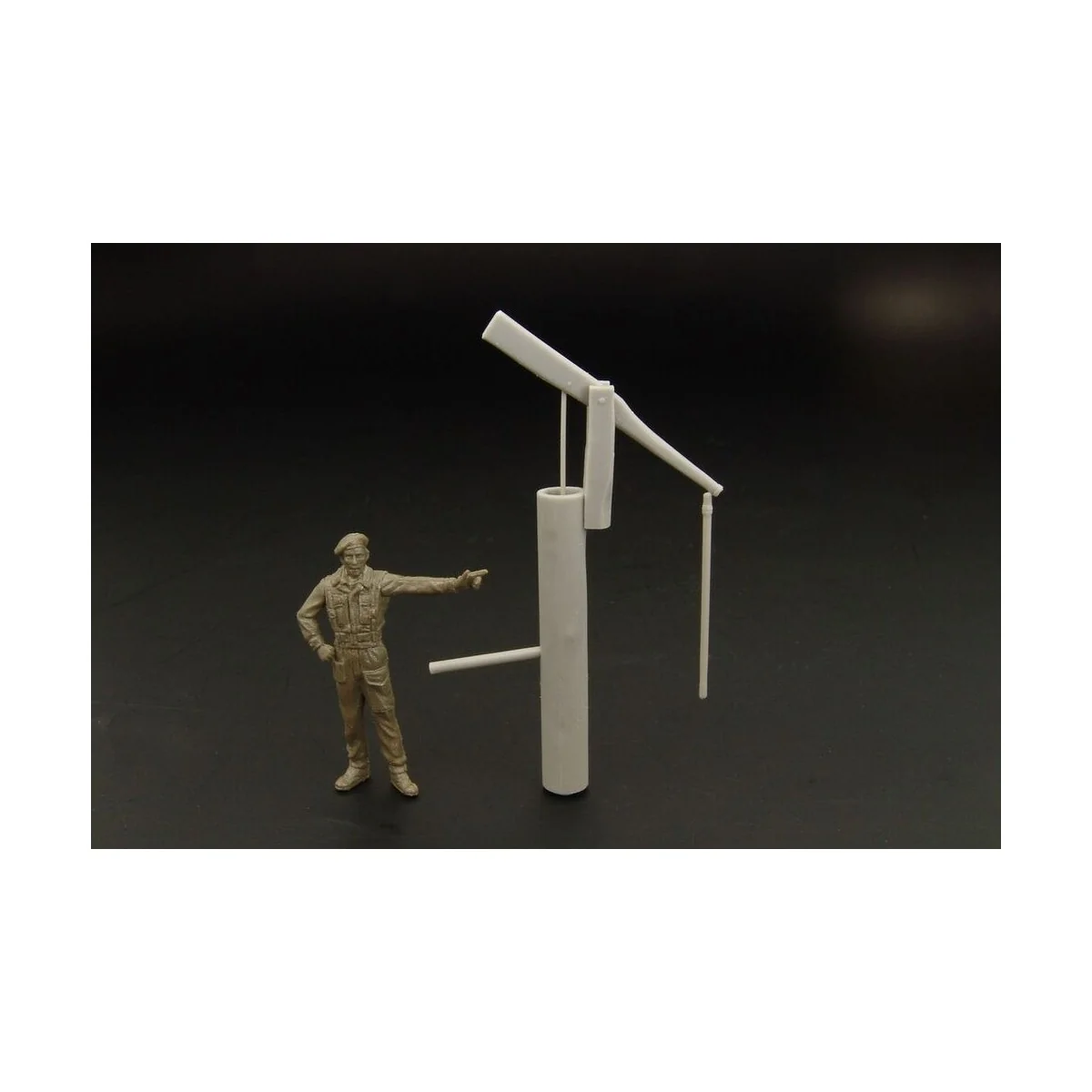 Rustic style water pump, 1/48 - Hauler HLF48014
