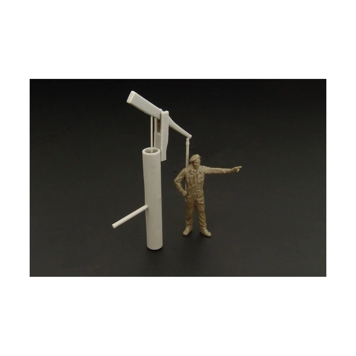 Rustic style water pump, 1/48 - Hauler HLF48014
