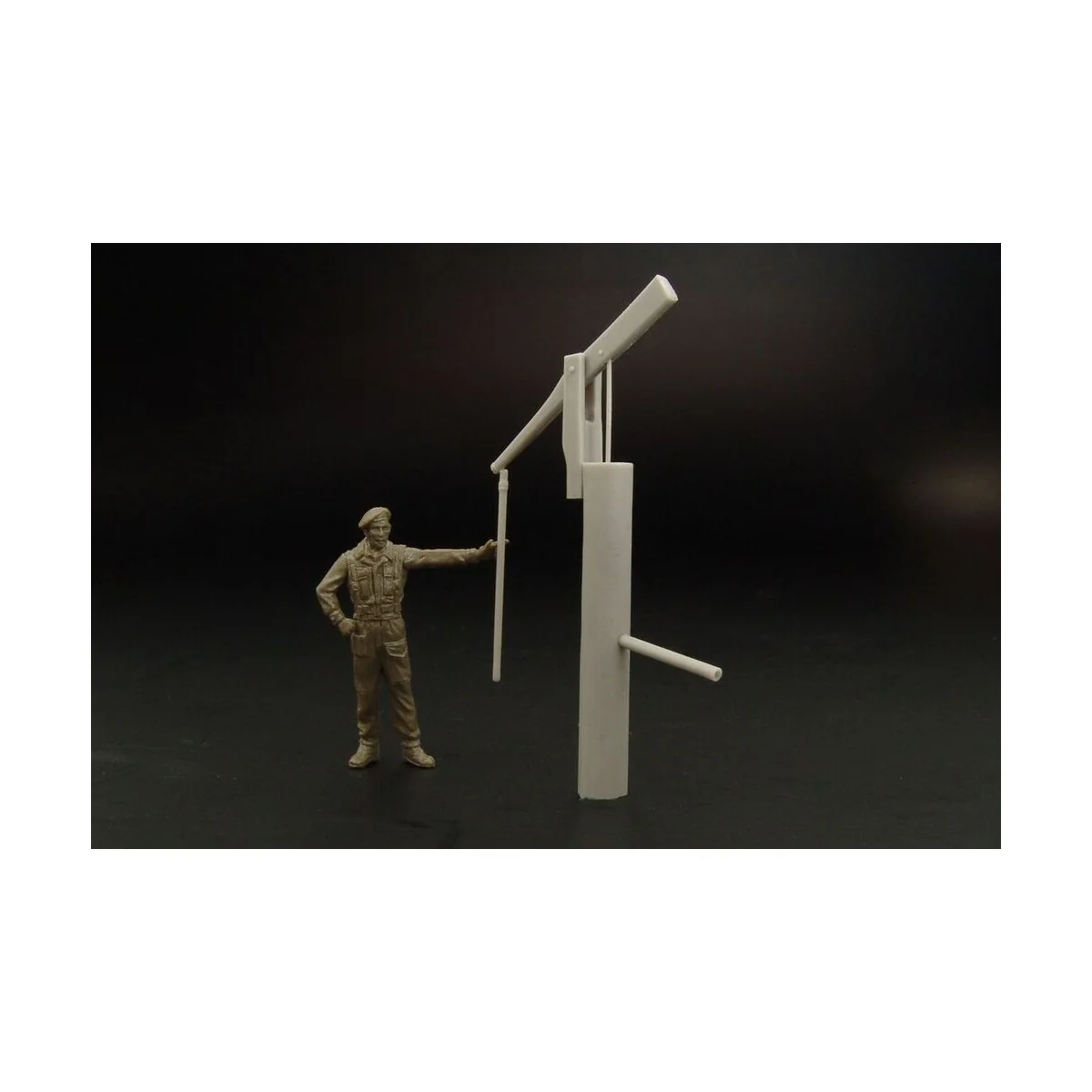 Rustic style water pump, 1/48 - Hauler HLF48014