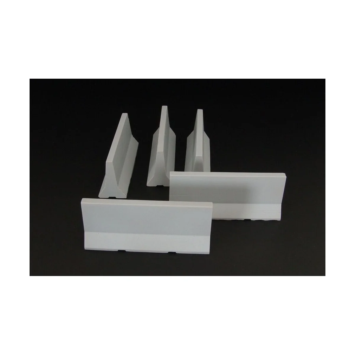 Modern concrete road barriers, 1/35 - Hauler HLC35006