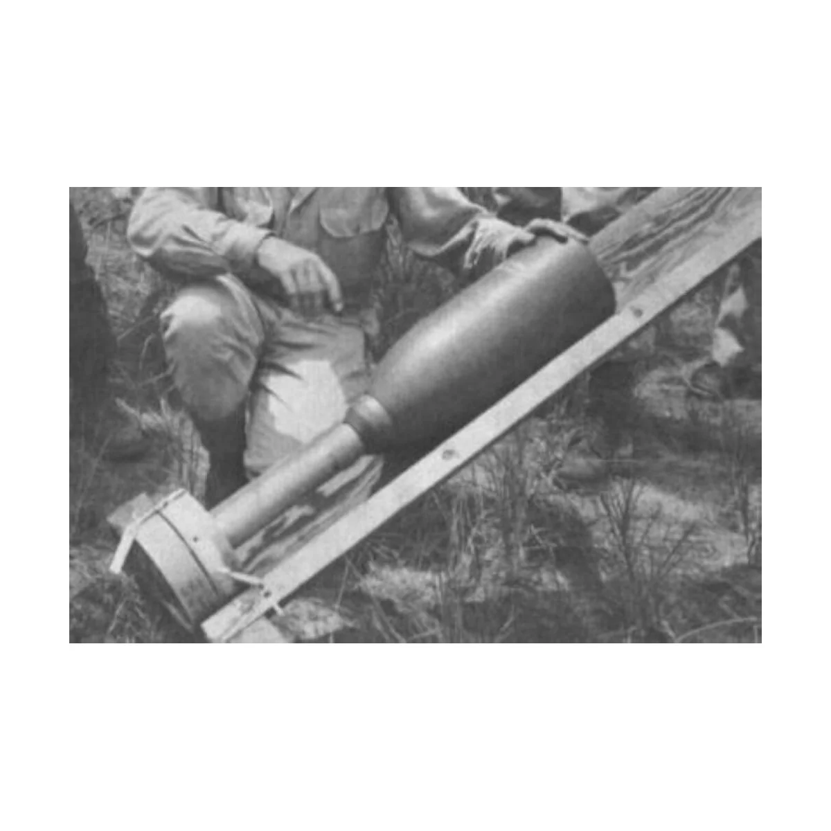 U S demolition rocket 7, 2 inch, 1/35 - Hauler HLU35017