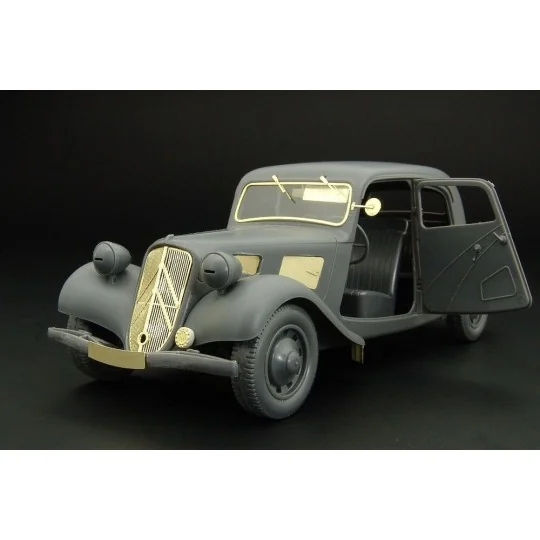 Citroen 11CV, 1/35 - Hauler HLU35019