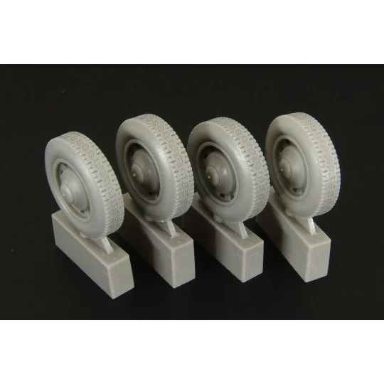 Citroen 11CV wheels, 1/35 - Hauler HLU35020