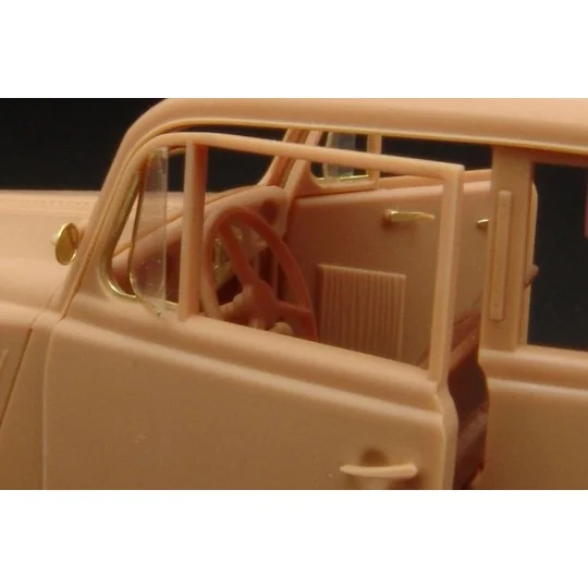 Opel OLYMPIA saloon 1937, 1/35 - Hauler HLU35021