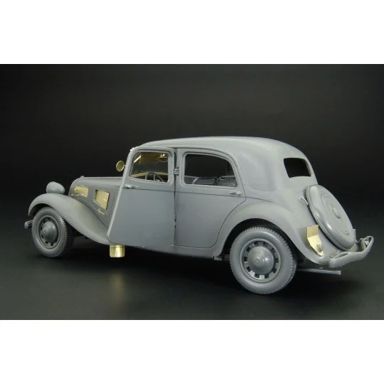 Citroen 11CV, 1/35 - Hauler HLU35019