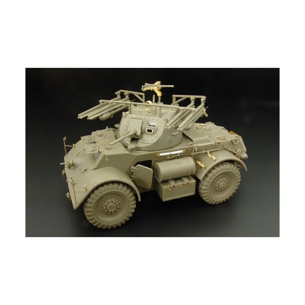 T17E1 Staghound Mk I w 60LB Rocket Launch, 1/35 - Hauler HLU35056